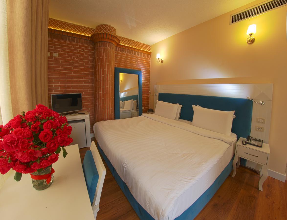 The Red Bricks Hotel Shkodër Exteriör bild