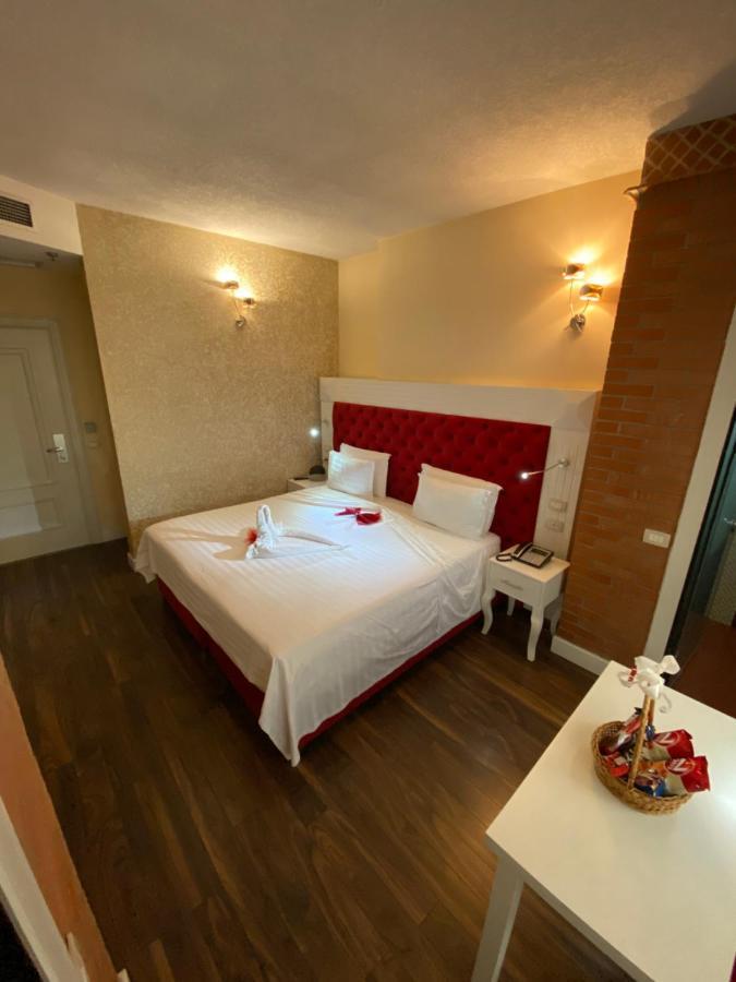 The Red Bricks Hotel Shkodër Exteriör bild